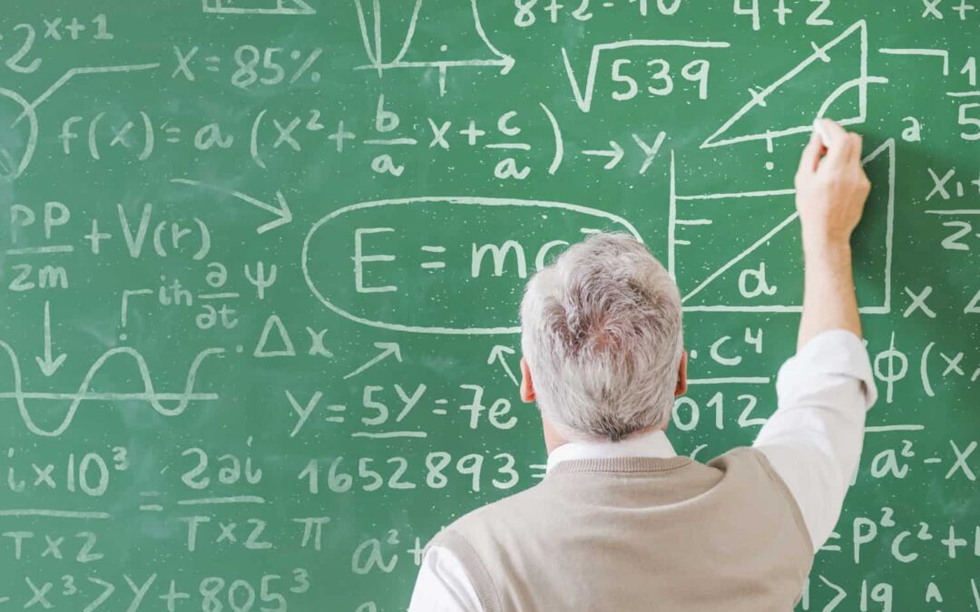 Factoring quadratic expressions and designing an online course